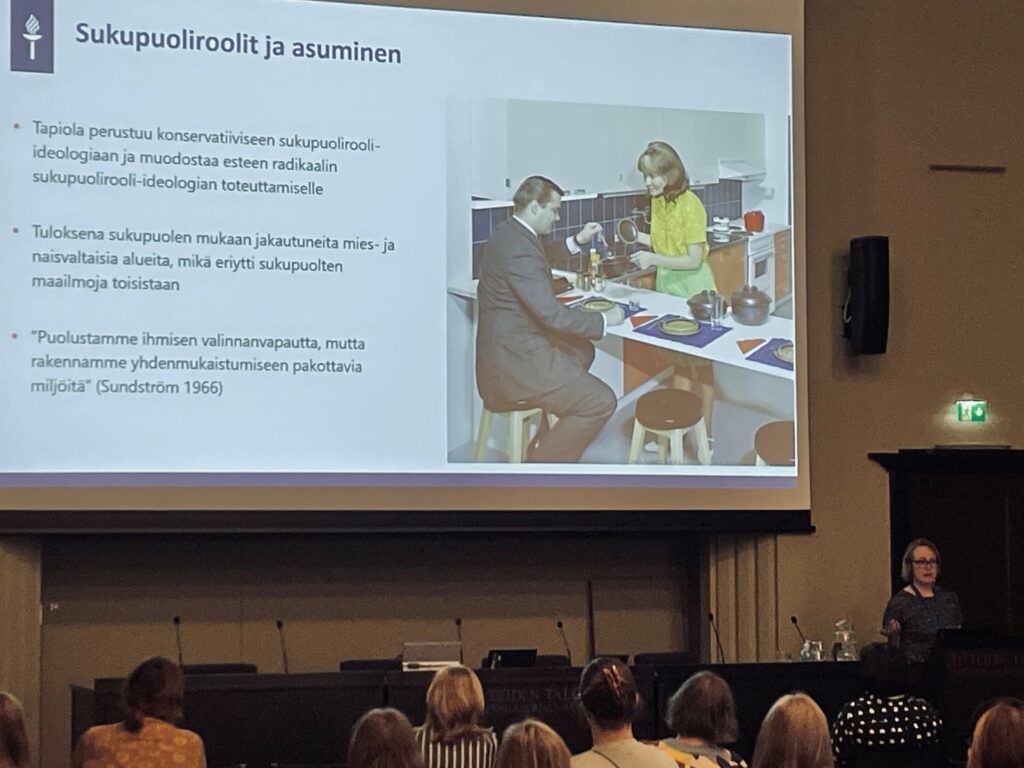Arja Turunen piti luennon artikkelinsa aiheesta Kaupunkitutkimuksen päivillä 24.5.2024